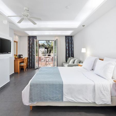 Sentido Apollo Palace เมซอนกิ ภายนอก รูปภาพ A room at the hotel
