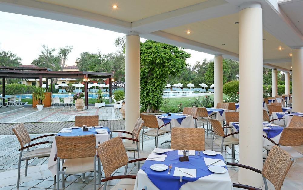 Sentido Apollo Palace เมซอนกิ ภายนอก รูปภาพ The restaurant