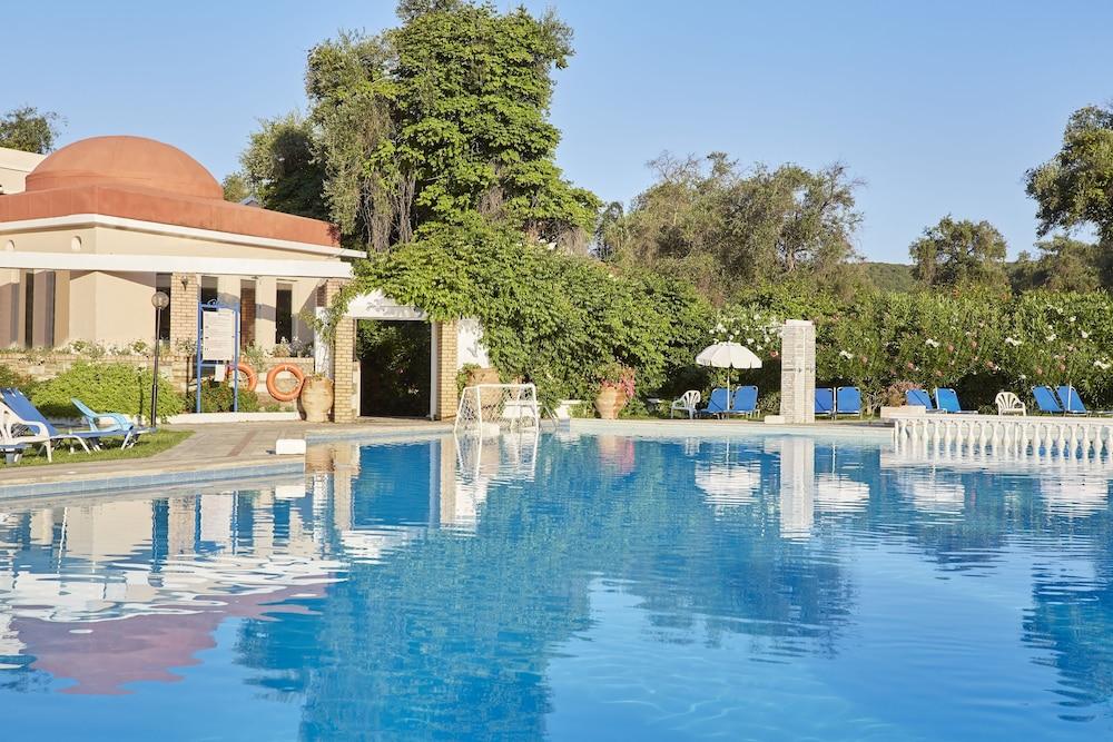 Sentido Apollo Palace เมซอนกิ ภายนอก รูปภาพ The swimming pool at the hotel