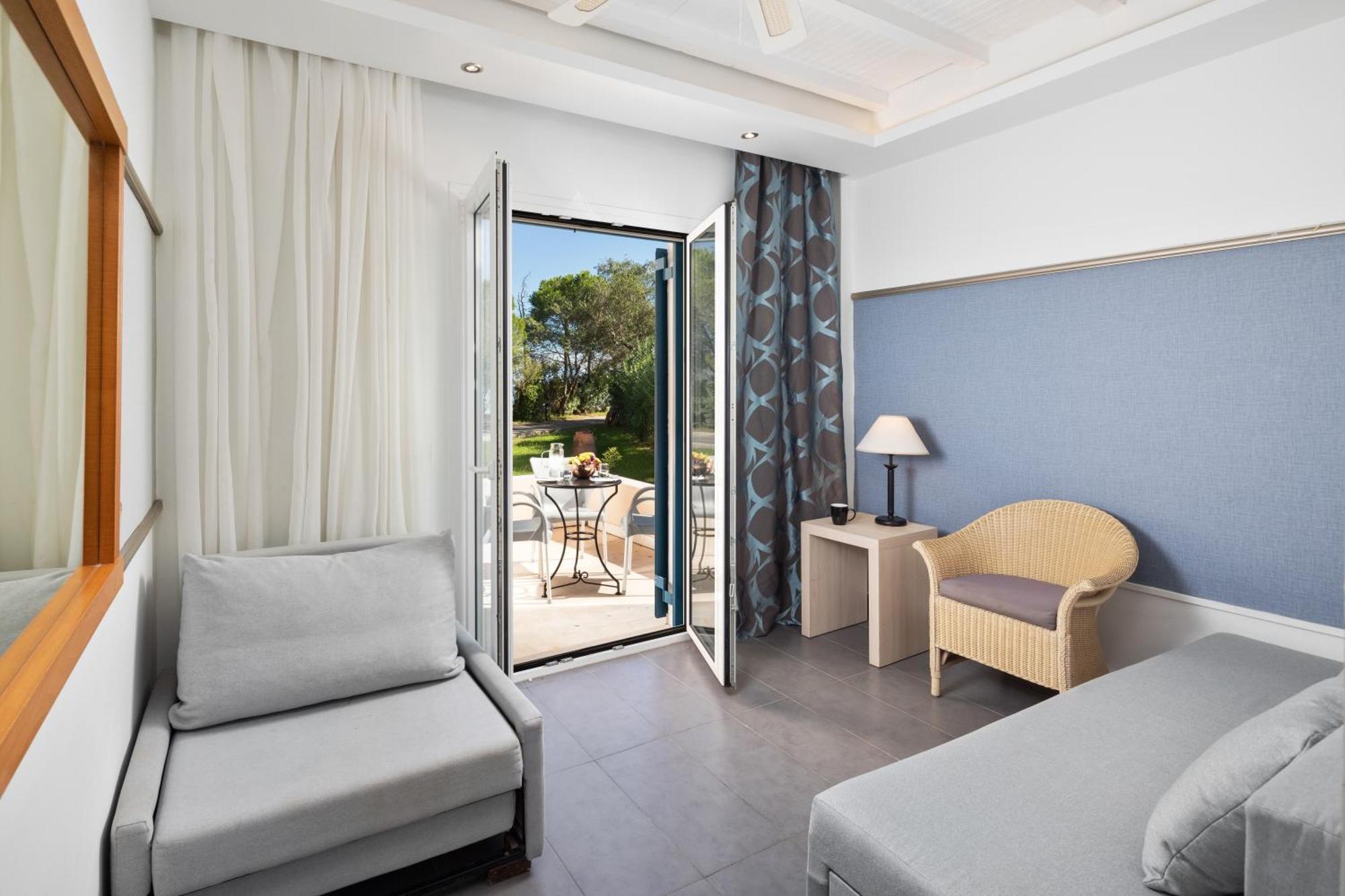 Sentido Apollo Palace เมซอนกิ ภายนอก รูปภาพ A room at the hotel
