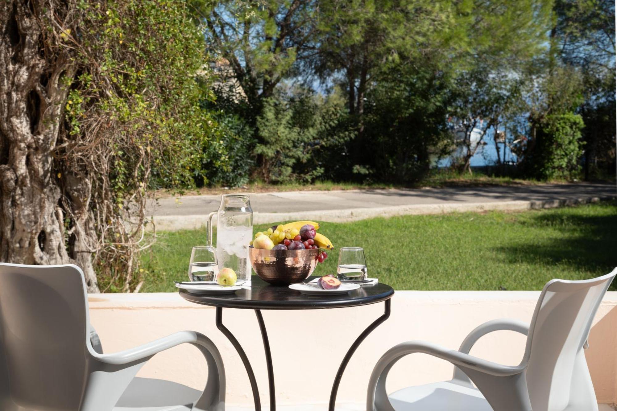 Sentido Apollo Palace เมซอนกิ ภายนอก รูปภาพ A view of the hotel's garden