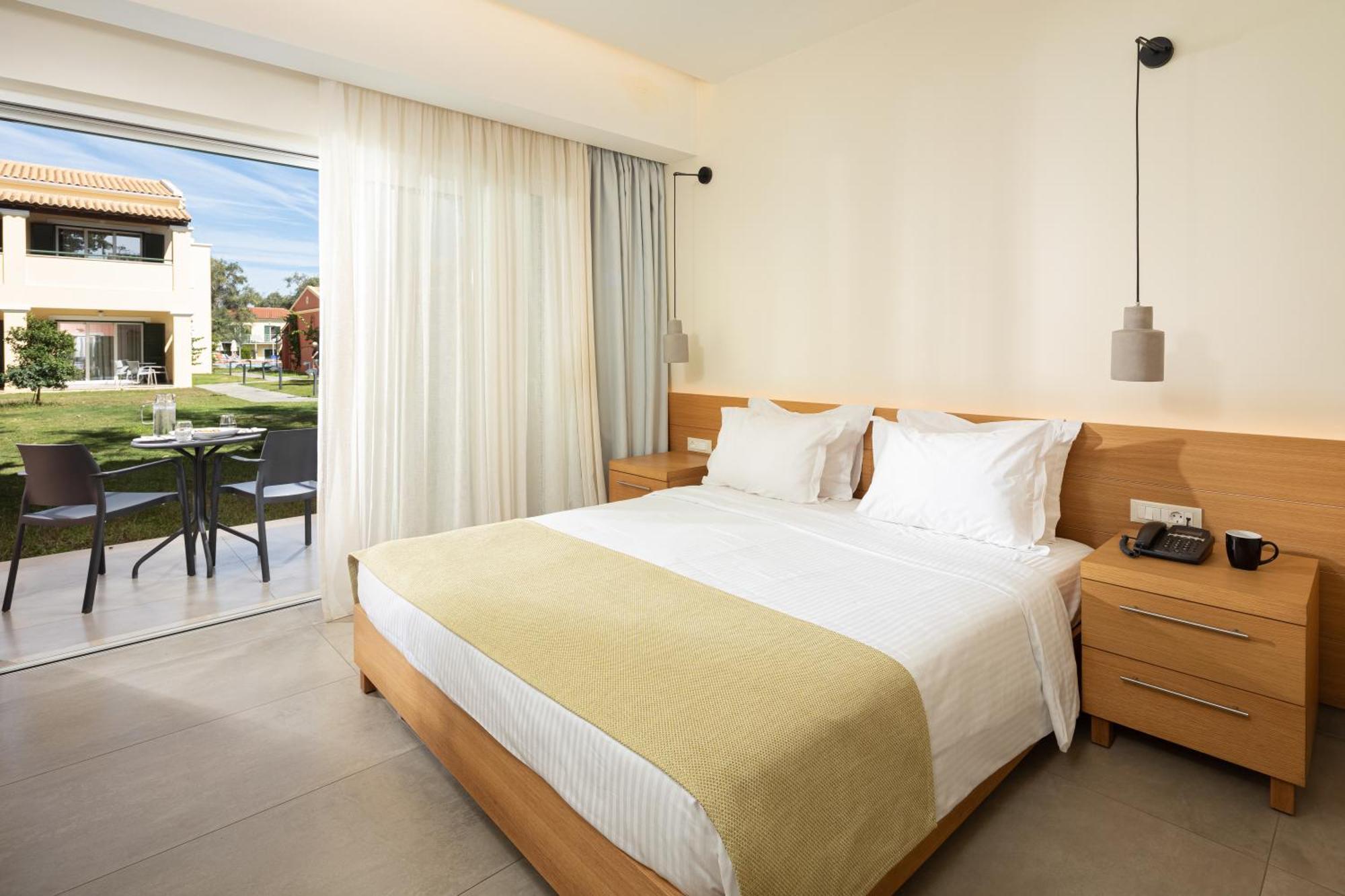Sentido Apollo Palace เมซอนกิ ภายนอก รูปภาพ A bedroom at the resort