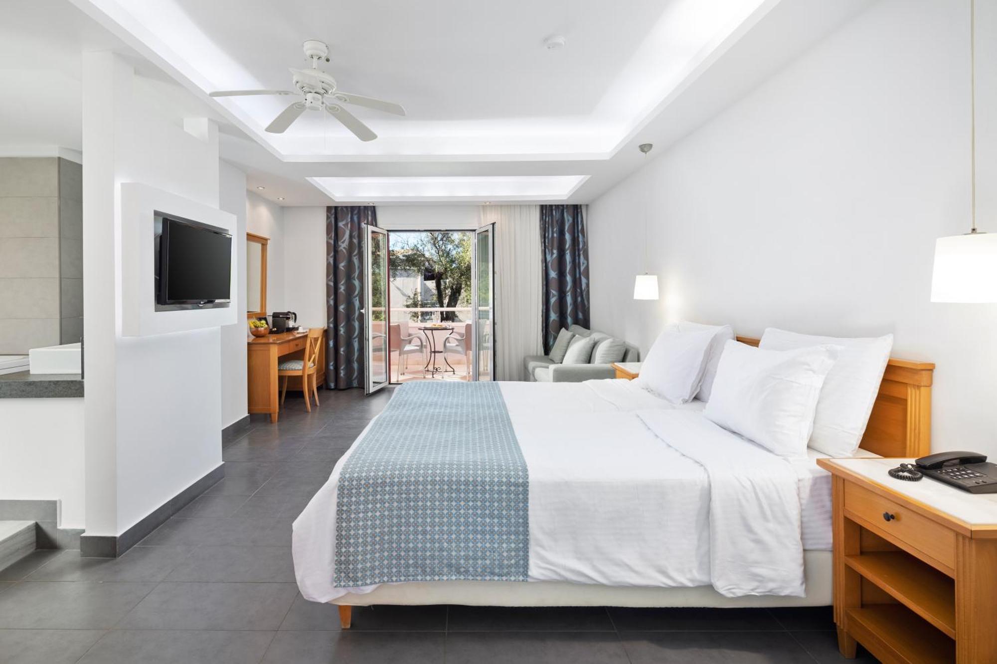 Sentido Apollo Palace เมซอนกิ ภายนอก รูปภาพ A room at the hotel